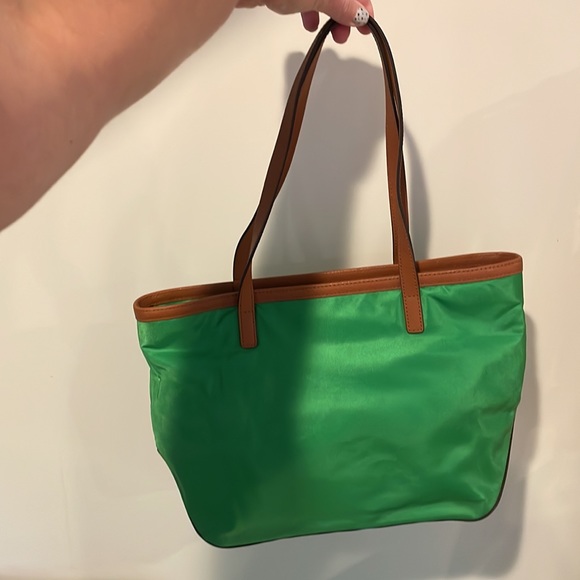 Michael Kors Kelley Green Purse. - Picture 2 of 7